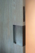 Saddle Flush Pull Passage Set — vista de conjunto en bronce
