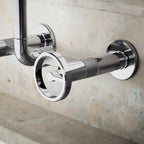 Kohler Billet — Mezcladora de Cocina tipo Puente de Pared, Arco Alto, con Manijas Redondas — Ambientación 2