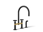 Kohler Billet — Mezcladora de Cocina tipo Puente Alto con Rociador Lateral y Manijas Redondas — Negro Mate con Latón Moderno Cepillado