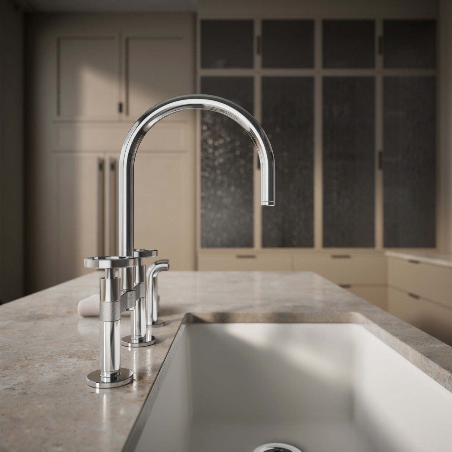 Kohler Billet — Mezcladora de Cocina tipo Puente Alto con Rociador Lateral y Manijas Redondas — Ambientación 3
