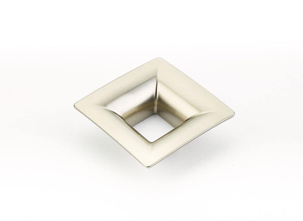 Schaub Jaladera Finestrino Flared Cuadrada, 1-1/4" cc — Níquel Satinado