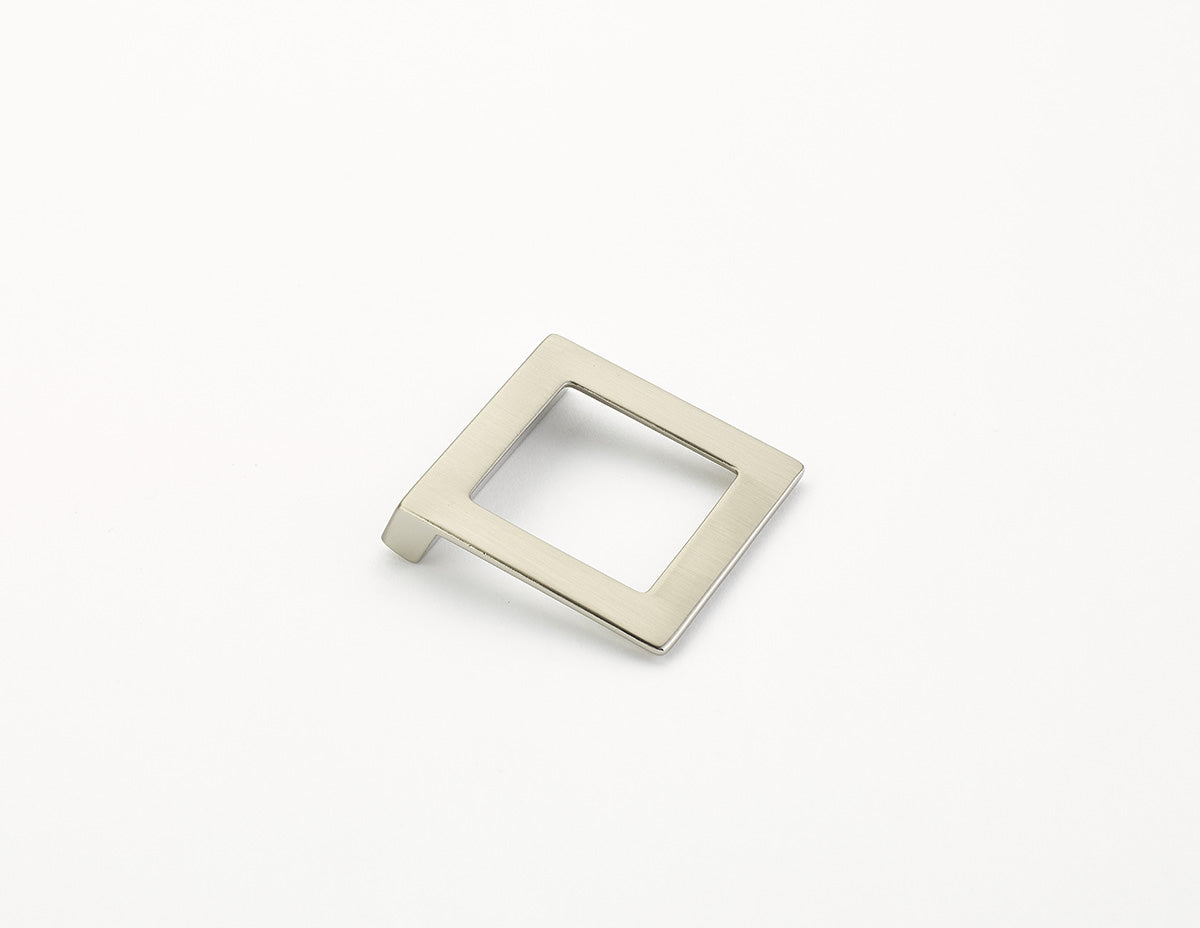 Schaub Jaladera Finestrino Angled Cuadrada, 1-1/4" cc — Níquel Satinado