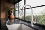 Brizo Jason Wu Mezcladora Extraíble — Surtidor en Arco — Ambientación 1