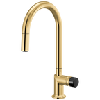 Brizo Odin Mezcladora Extraíble — Surtidor en Arco — Oro Pulido — Perilla con Cristal Negro