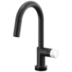 Brizo Odin Mezcladora Prep Extraíble SmartTouch® — Surtidor en Arco — Negro Mate — Perilla de Mármol Blanco