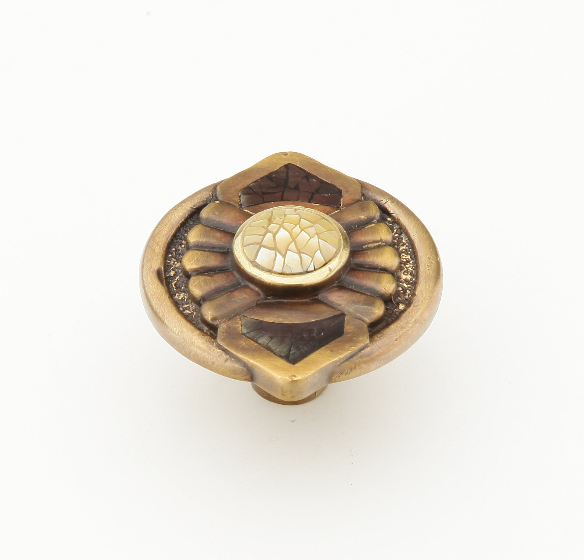 Schaub Perilla Violet Oyster Tiger Penshell Yellow Mother Pearl Call, 1-11/16" diám. — Latón Antiguo