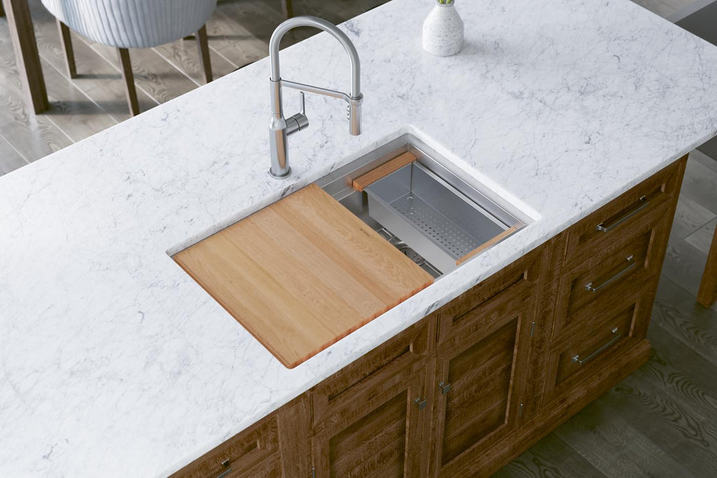 Elkay Tarja Circuit Chef® Workstation Acero Inoxidable 32-1/2" x 20-1/2" x 10" de Un Tazón Bajo Cubierta (Kit con Tablas de Madera de Cerezo) — ambiente de cocina