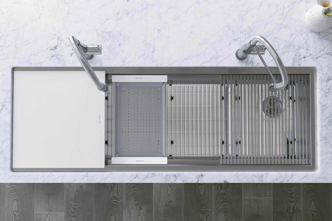 Elkay Tarja Circuit Chef® Workstation Acero Inoxidable 59-1/2" x 20-1/2" x 10" de Un Tazón Bajo Cubierta (Kit con Tablas de Polímero Blanco) — ambiente de cocina