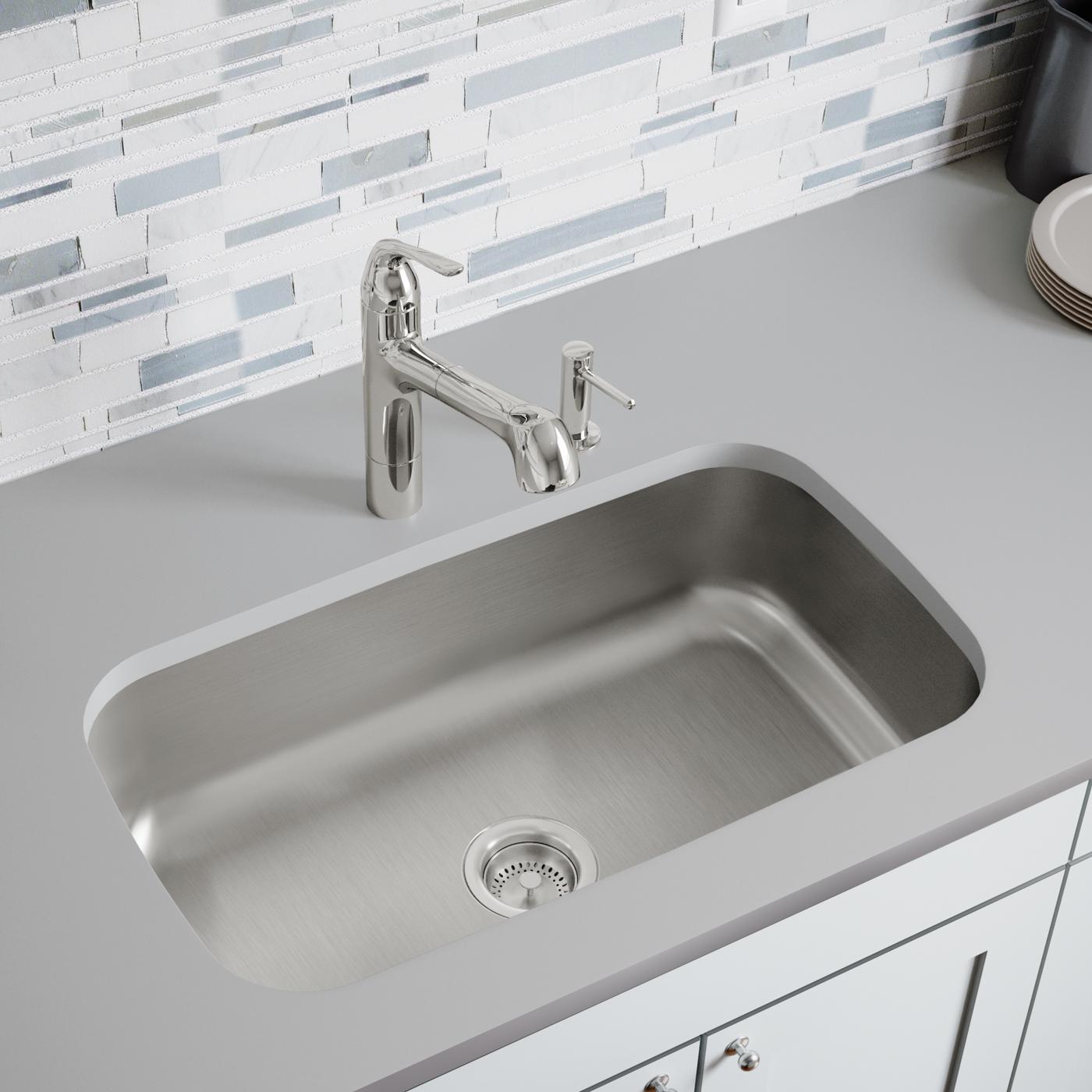 Elkay Tarja Dayton® Acero Inoxidable 30-1/2" x 18-1/4" x 8" de Un Tazón Bajo Cubierta — ambiente de cocina