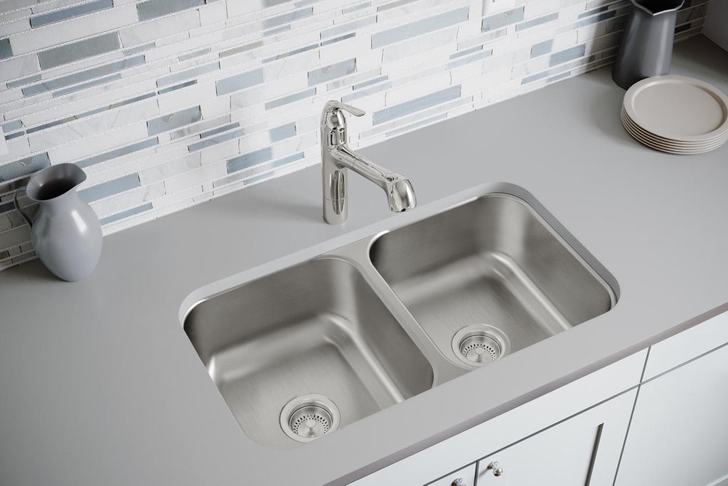 Elkay Tarja Dayton® Acero Inoxidable 31-3/4" x 18-1/4" x 8" de Dos Tazones Iguales Bajo Cubierta — ambiente de cocina