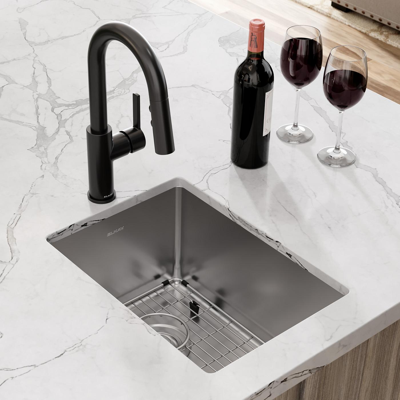 Elkay Tarja Crosstown® Calibre 18 Acero Inoxidable 13-1/2" x 18-1/2" x 9" de Un Tazón Bajo Cubierta Bar (Kit) — ambiente de cocina
