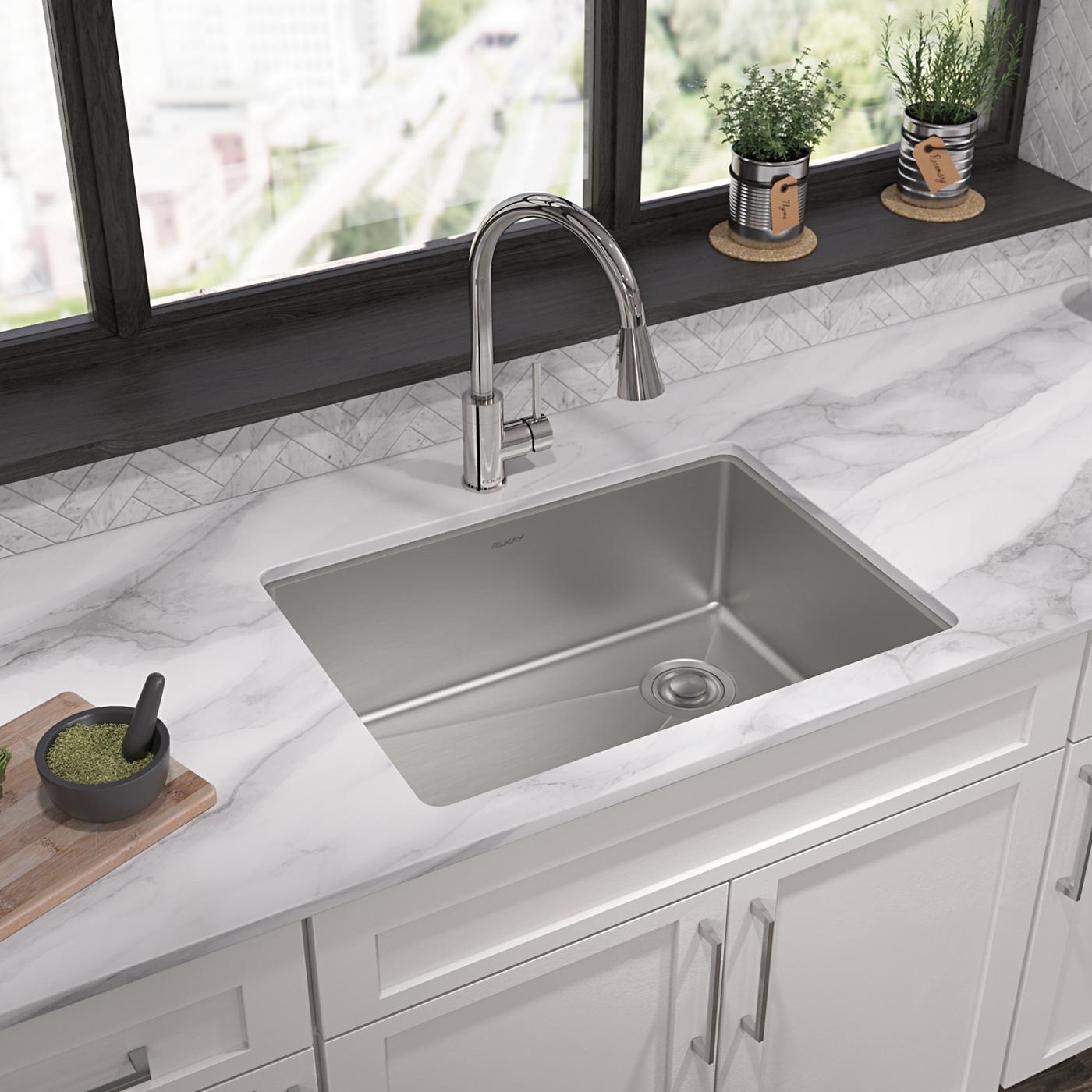 Elkay Tarja Crosstown® Calibre 18 Acero Inoxidable 25-1/2" x 18-1/2" x 9" de Un Tazón Bajo Cubierta (Kit con Llave y Drenaje) — ambiente de cocina