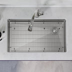 Elkay Tarja Crosstown® Calibre 18 Acero Inoxidable 31-1/2" x 18-1/2" x 9" de Un Tazón Bajo Cubierta (Kit con Llave Filtrada) — ambiente de cocina