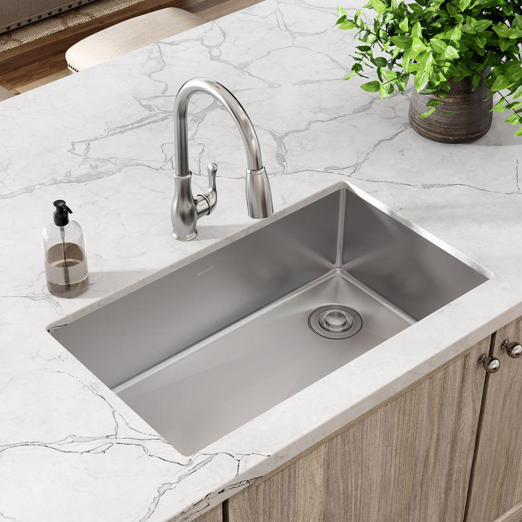 Elkay Tarja Crosstown® Calibre 18 Acero Inoxidable 31-1/2" x 18-1/2" x 9" de Un Tazón Bajo Cubierta — ambiente de cocina