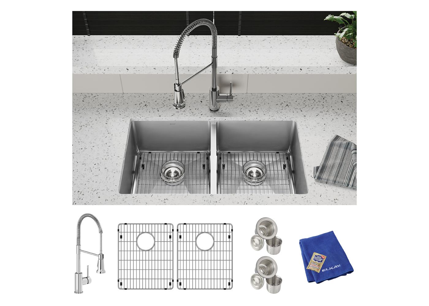 Elkay Tarja Crosstown® Calibre 18 Acero Inoxidable 31-1/2" x 18-1/2" x 9" de Dos Tazones Iguales Bajo Cubierta (Kit) with Faucet — ambiente de cocina