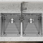 Elkay Tarja Crosstown® Calibre 18 Acero Inoxidable 31-1/2" x 18-1/2" x 9" de Dos Tazones Iguales Bajo Cubierta (Kit) with Faucet — ambiente de cocina
