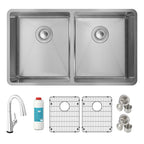 Elkay Tarja Crosstown® Calibre 18 Acero Inoxidable 31-1/2" x 18-1/2" x 9" de Dos Tazones Iguales Bajo Cubierta (Kit con Llave Filtrada) — ambiente de cocina