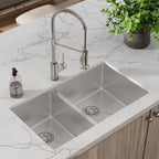 Elkay Tarja Crosstown® Calibre 18 Acero Inoxidable 31-1/2" x 18-1/2" x 9" 40/60 de Dos Tazones Bajo Cubierta (Kit con Llave y Drenaje) — ambiente de cocina