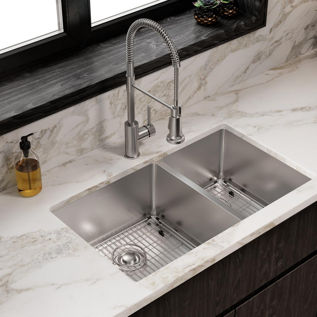 Elkay Tarja Crosstown® Calibre 18 Acero Inoxidable 31-1/2" x 18-1/2" x 9" 60/40 de Dos Tazones Bajo Cubierta (Kit) — ambiente de cocina
