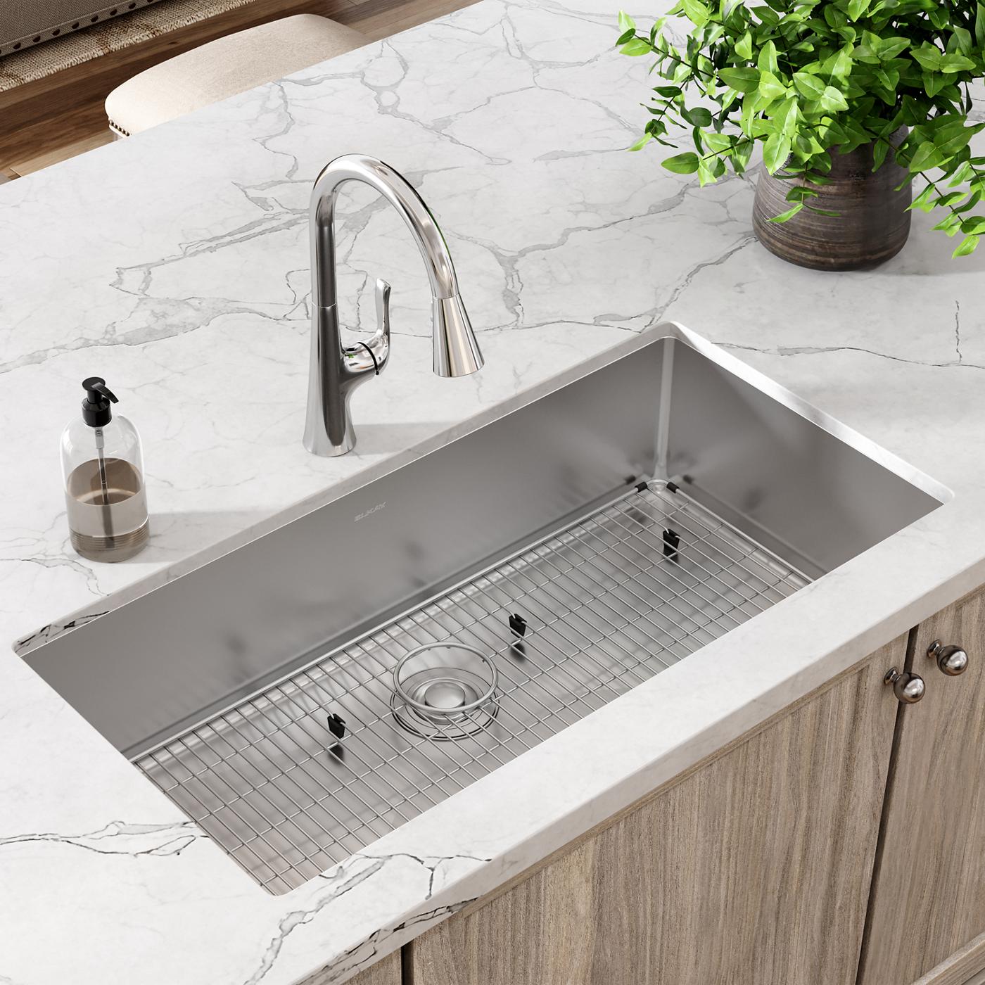 Elkay Tarja Crosstown® Calibre 18 Acero Inoxidable 36-1/2" x 18-1/2" x 9" de Un Tazón Bajo Cubierta (Kit) — ambiente de cocina