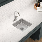 Elkay Tarja Crosstown® Calibre 18 Acero Inoxidable 16-1/2" x 16-1/2" x 5" de Un Tazón Bajo Cubierta — ambiente de cocina