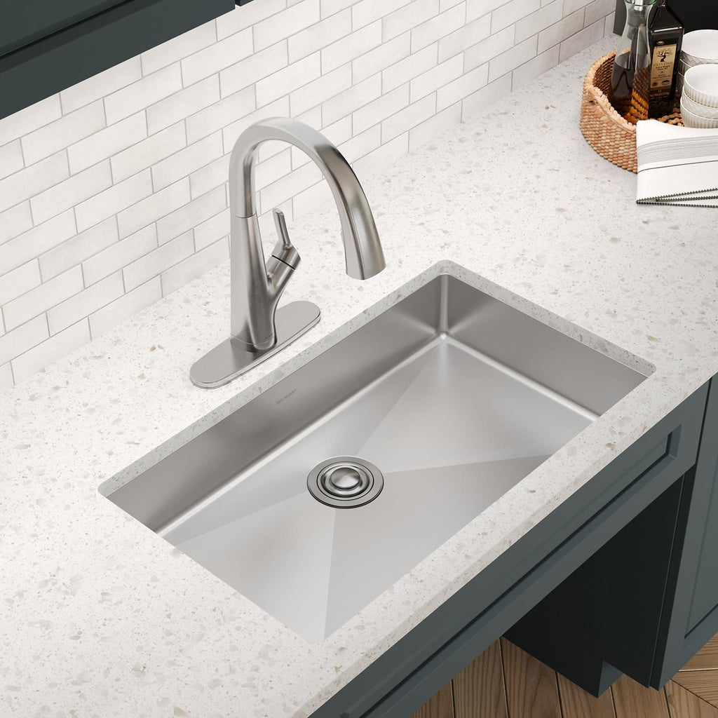 Elkay Tarja Crosstown® Calibre 18 Acero Inoxidable 31-1/2" x 18-1/2" x 5-1/2" de Un Tazón Bajo Cubierta — ambiente de cocina