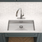 Elkay Tarja Crosstown® Calibre 18 Acero Inoxidable 31-1/2" x 18-1/2" x 5-1/2" de Un Tazón Bajo Cubierta — ambiente de cocina