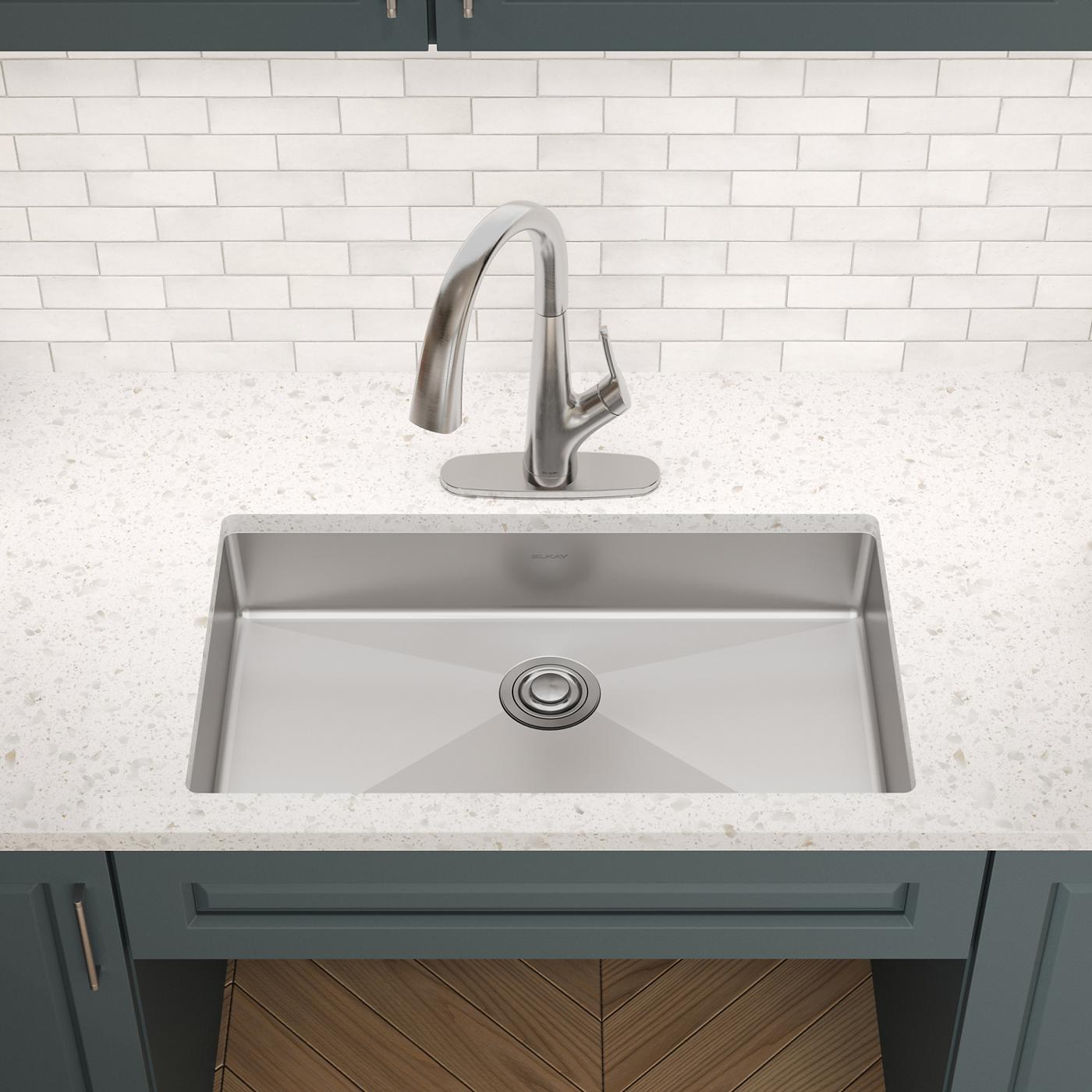 Elkay Tarja Crosstown® Calibre 18 Acero Inoxidable 31-1/2" x 18-1/2" x 5-1/2" de Un Tazón Bajo Cubierta — ambiente de cocina