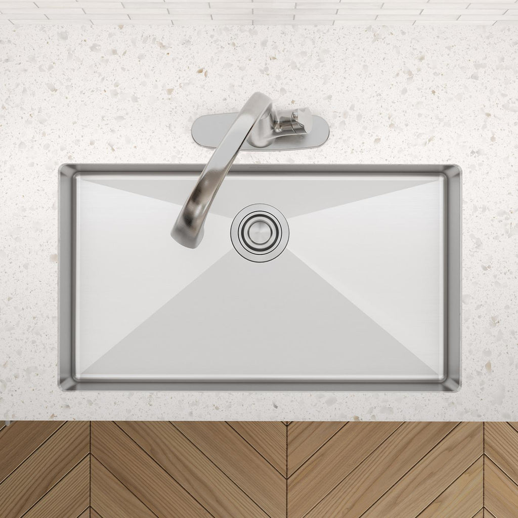 Elkay Tarja Crosstown® Calibre 18 Acero Inoxidable 31-1/2" x 18-1/2" x 5-1/2" de Un Tazón Bajo Cubierta — ambiente de cocina