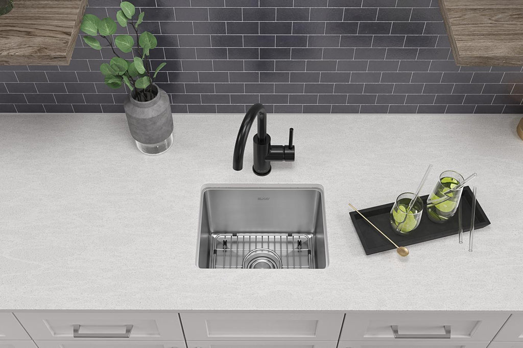 Elkay Tarja Crosstown® Calibre 18 Acero Inoxidable 15" x 15" x 9" de Un Tazón de Doble Montaje (Kit) — ambiente de cocina