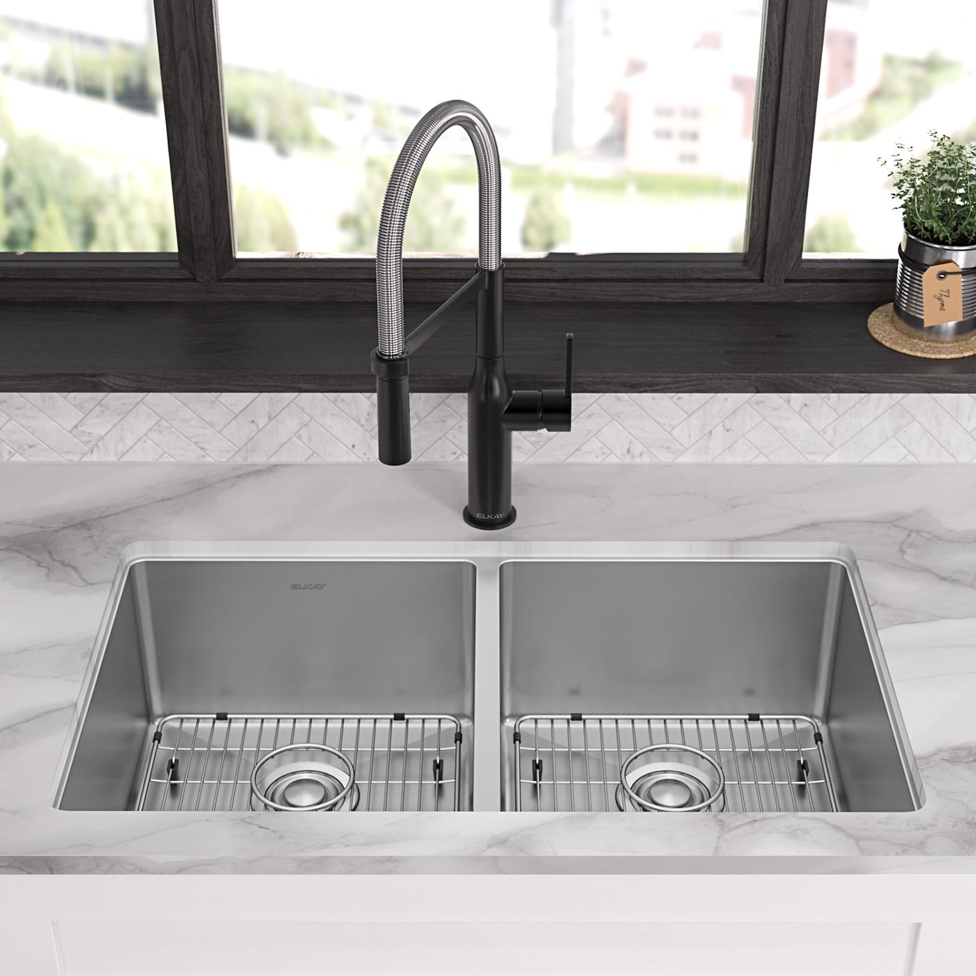 Elkay Tarja Crosstown® Calibre 18 Acero Inoxidable 33" x 22" x 9" de Dos Tazones Iguales de Doble Montaje (Kit) — ambiente de cocina