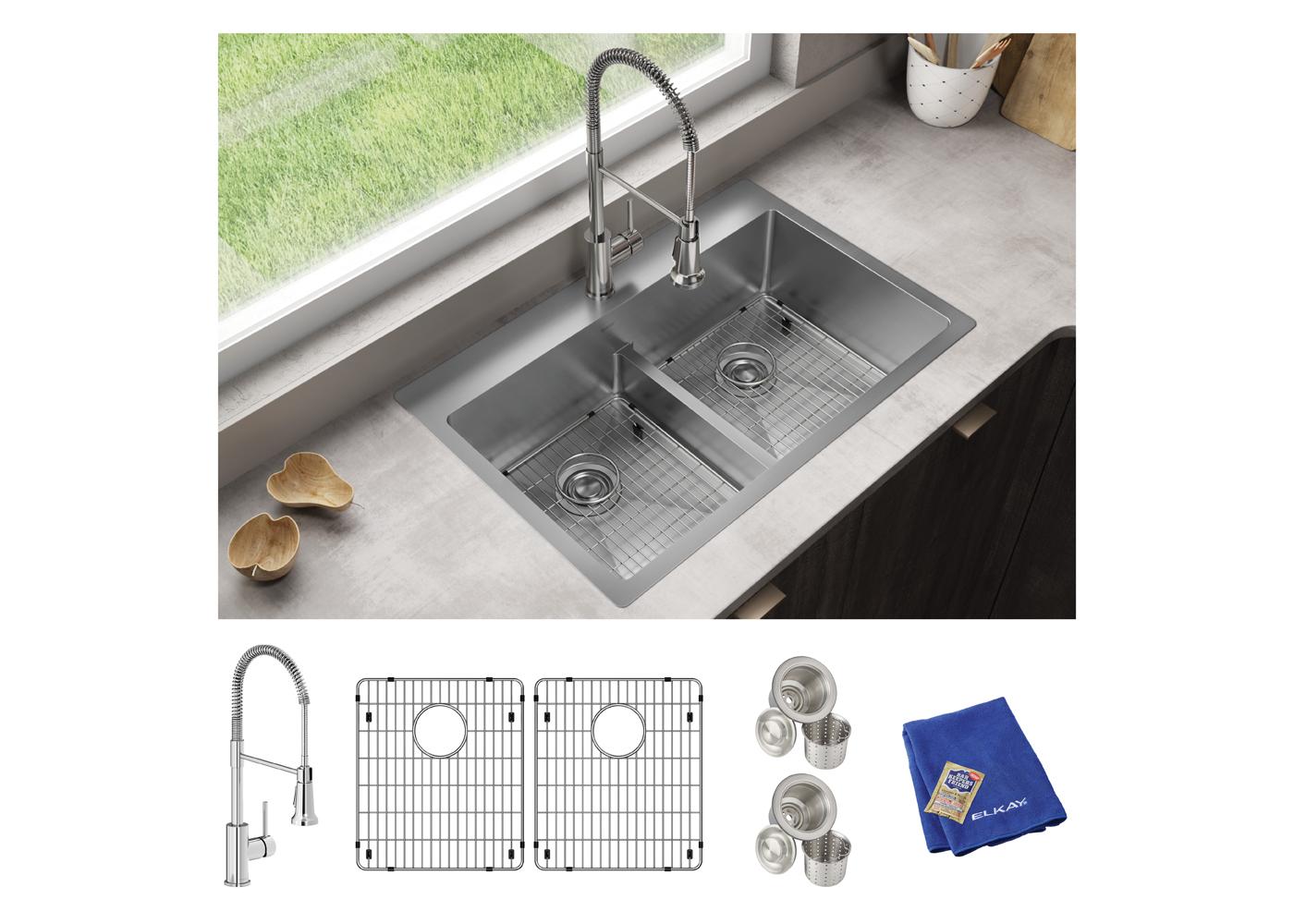 Elkay Tarja Crosstown® Calibre 18 Acero Inoxidable 33" x 22" x 9" 1 Orificio de Dos Tazones Iguales de Doble Montaje (Kit con Aqua Divide) and Faucet — ambiente de cocina