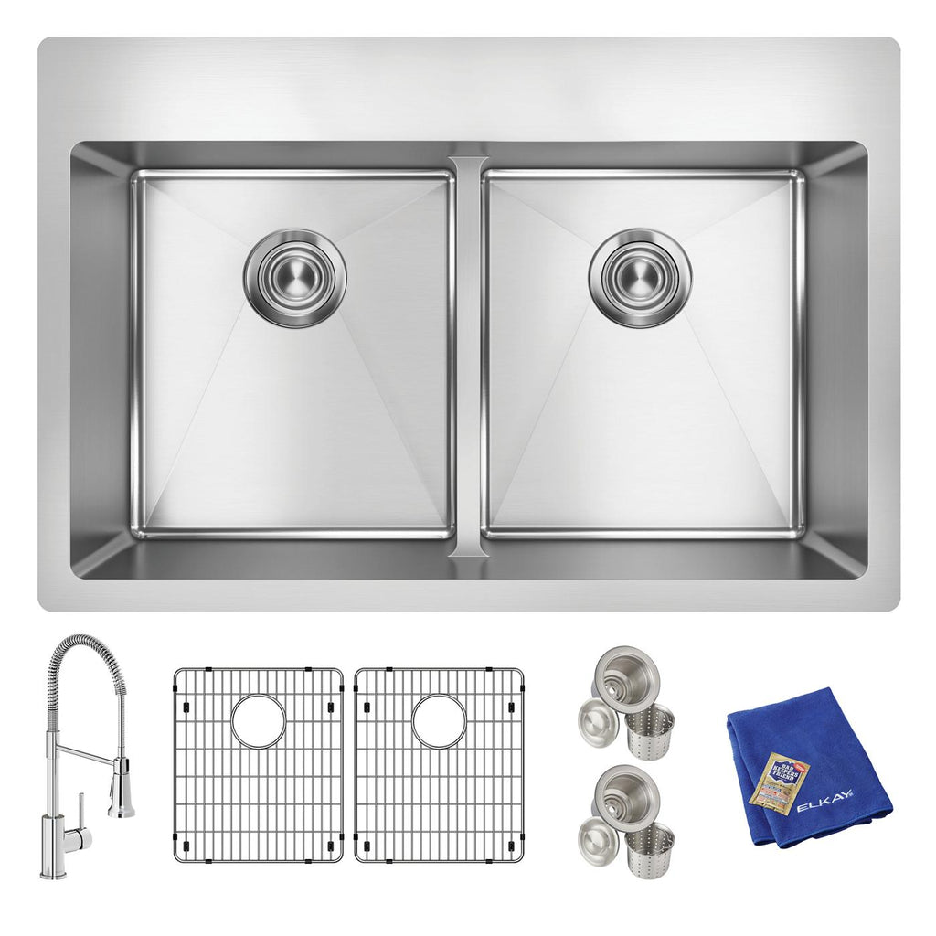 Elkay Tarja Crosstown® Calibre 18 Acero Inoxidable 33" x 22" x 9" 1 Orificio de Dos Tazones Iguales de Doble Montaje (Kit con Aqua Divide) and Faucet — ambiente de cocina