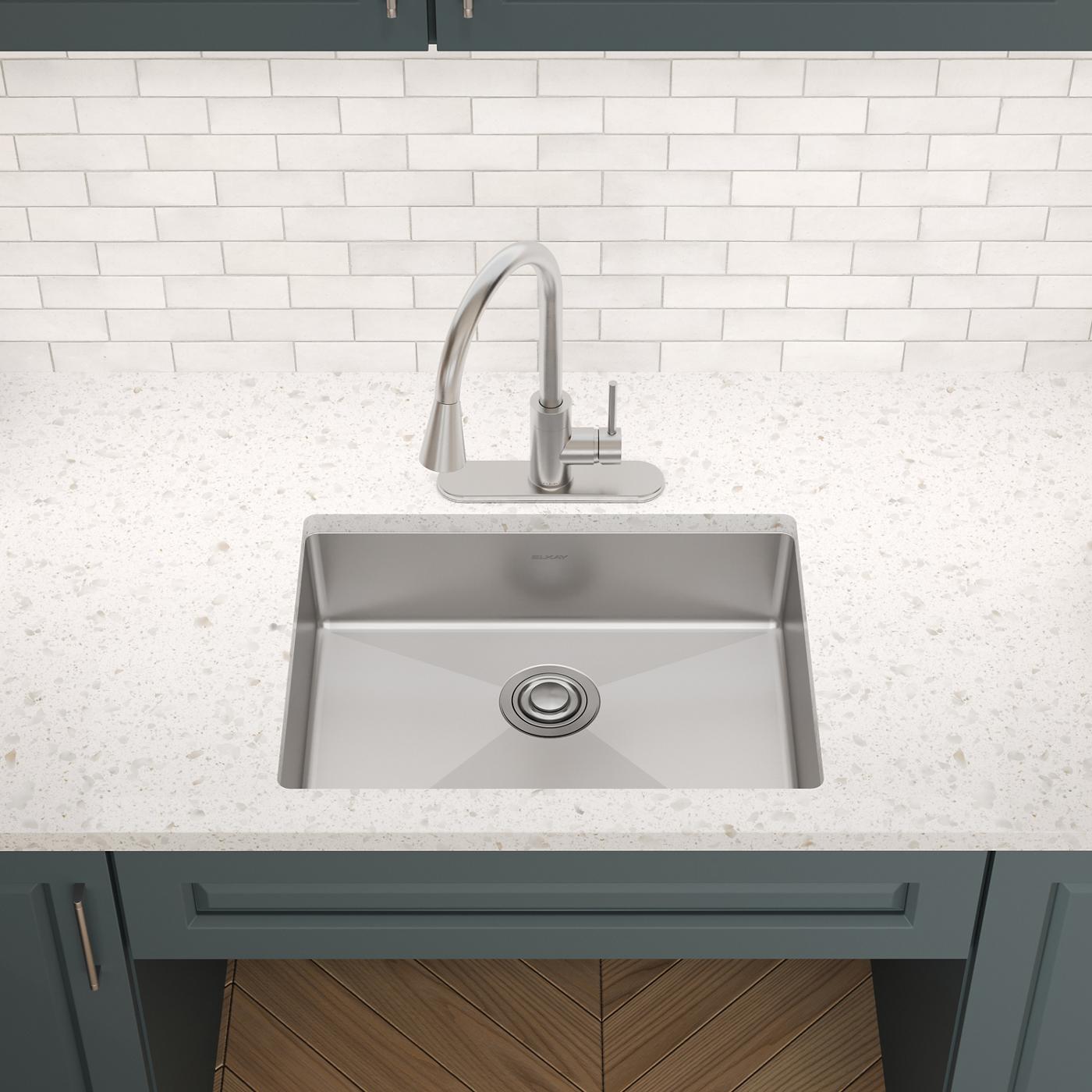 Elkay Tarja Crosstown® Calibre 18 Acero Inoxidable 25" x 22" x 6" de Un Tazón ADA de Doble Montaje — ambiente de cocina