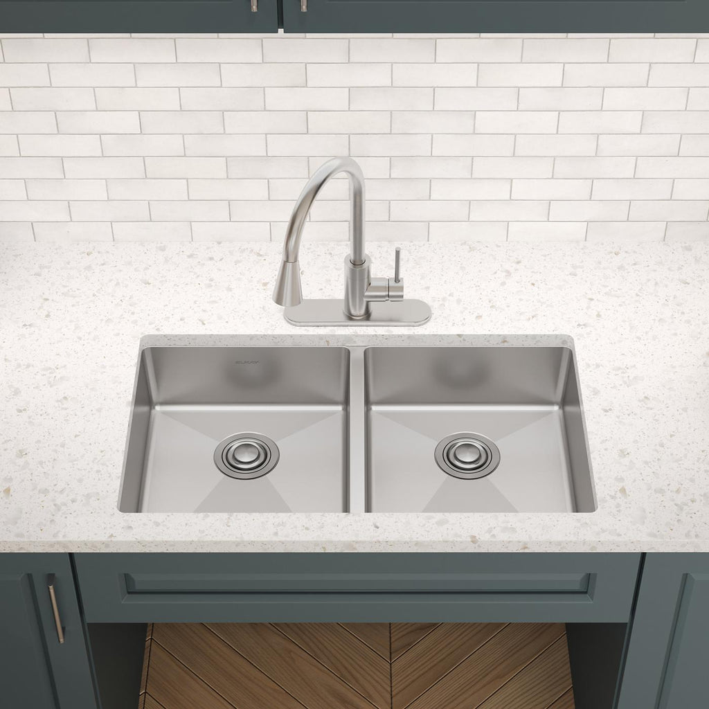 Elkay Tarja Crosstown® Calibre 18 Acero Inoxidable 33" x 22" x 6" de Dos Tazones Iguales ADA de Doble Montaje — ambiente de cocina