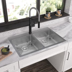 Elkay Tarja Crosstown® Calibre 18 Acero Inoxidable 33" x 22" x 6" de Dos Tazones Iguales de Doble Montaje ADA (Kit) — ambiente de cocina