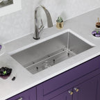 Elkay Tarja Crosstown® Calibre 18 Acero Inoxidable 33" x 22" x 9" de Un Tazón de Doble Montaje (Kit con Llave Filtrada) — ambiente de cocina