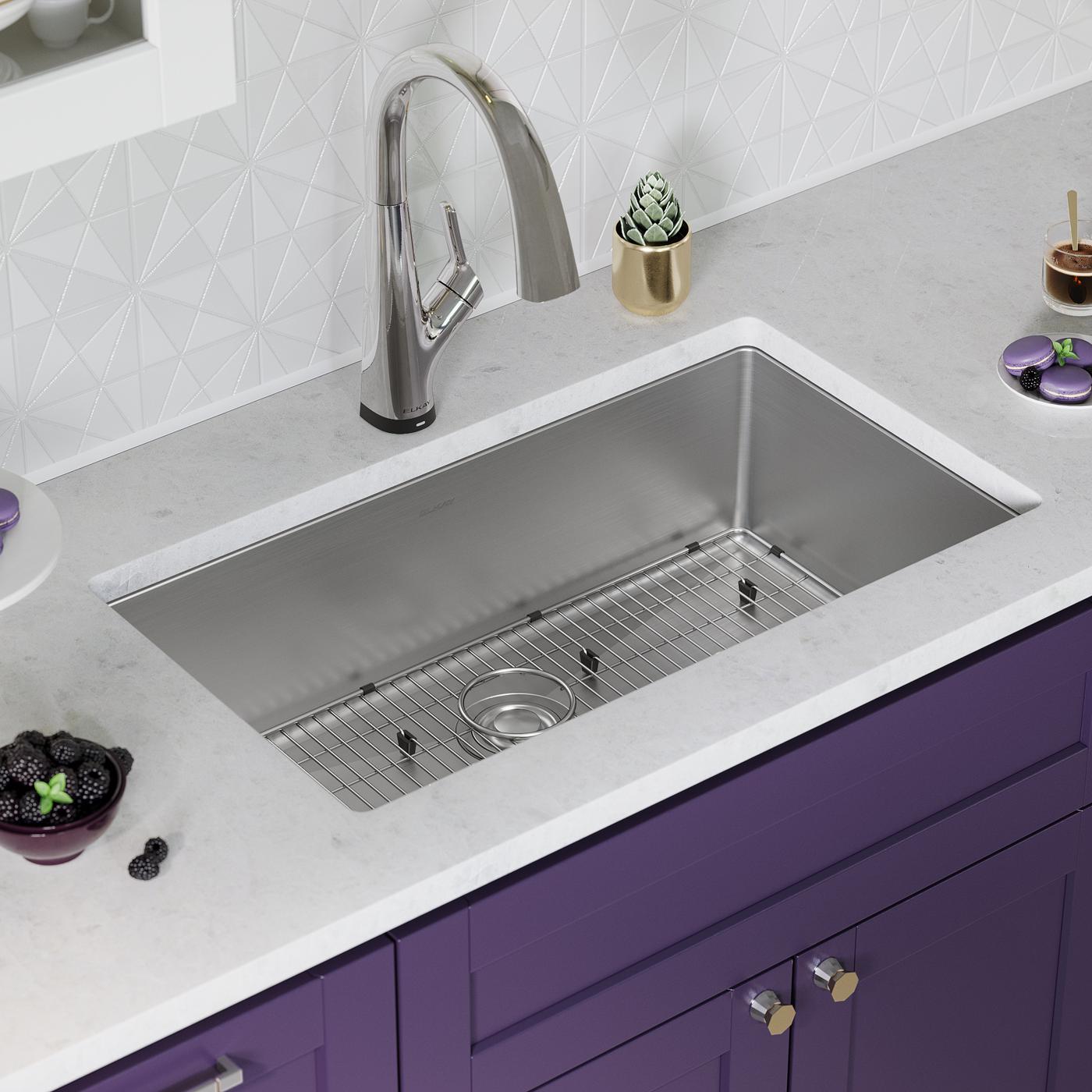 Elkay Tarja Crosstown® Calibre 18 Acero Inoxidable 33" x 22" x 9" de Un Tazón de Doble Montaje (Kit con Llave Filtrada) — ambiente de cocina