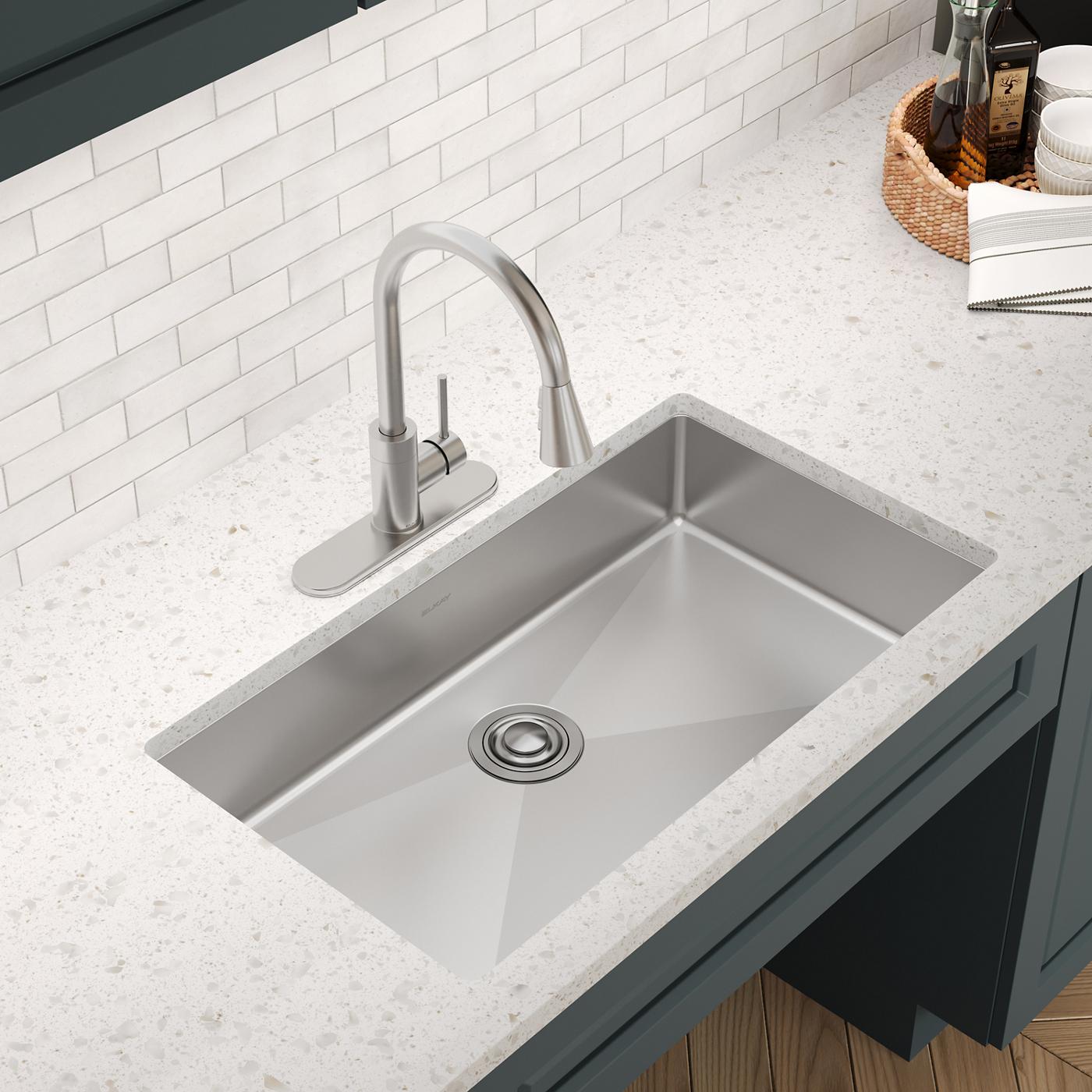 Elkay Tarja Crosstown® Calibre 18 Acero Inoxidable 33" x 22" x 6" de Un Tazón ADA de Doble Montaje — ambiente de cocina