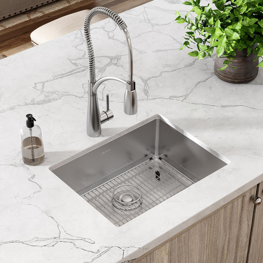 Elkay Tarja Crosstown® Calibre 16 Acero Inoxidable 23-1/2" x 18-1/4" x 8" de Un Tazón Bajo Cubierta (Kit) — ambiente de cocina