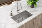 Elkay Tarja Crosstown® Calibre 16 Acero Inoxidable 30-1/2" x 18-1/2" x 10" de Un Tazón Bajo Cubierta (Kit) — ambiente de cocina