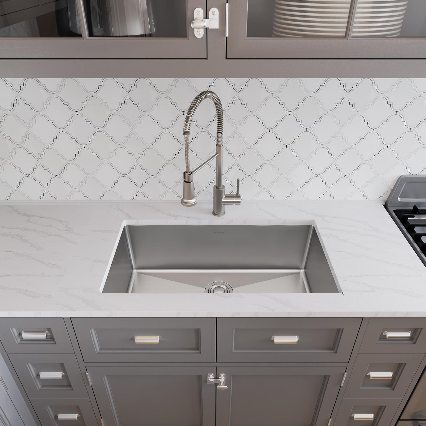 Elkay Tarja Crosstown® Calibre 16 Acero Inoxidable 32-1/2" x 18" x 10" de Un Tazón Bajo Cubierta — ambiente de cocina