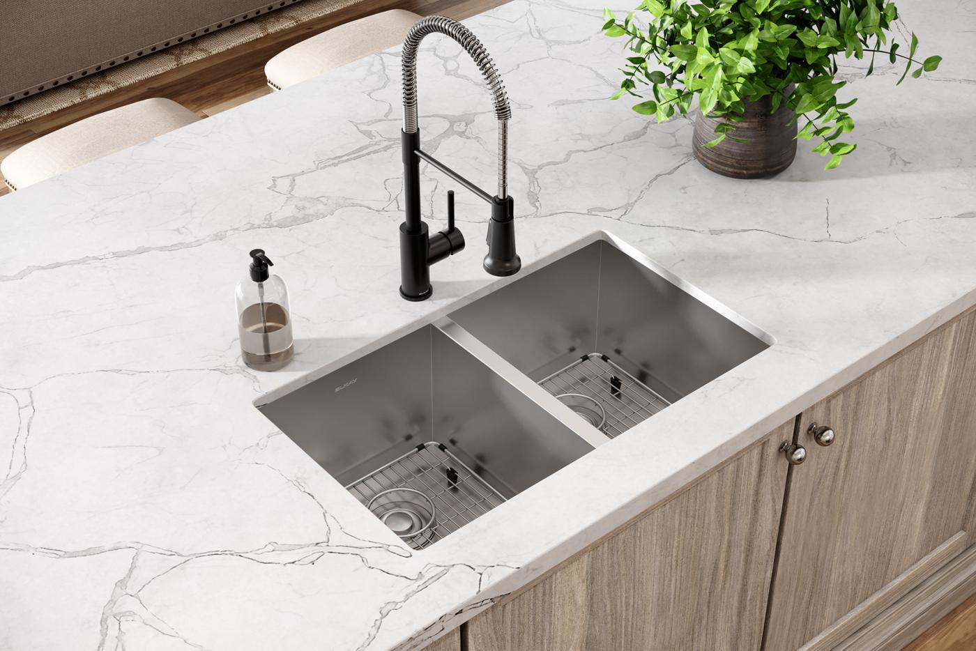 Elkay Tarja Crosstown® Calibre 16 Acero Inoxidable 30-3/4" x 18-1/2" x 10" de Dos Tazones Iguales Bajo Cubierta (Kit) — ambiente de cocina