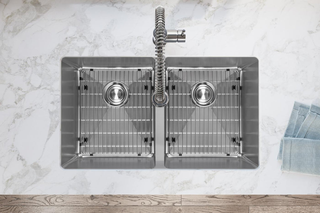 Elkay Tarja Crosstown® Calibre 16 Acero Inoxidable 30-3/4" x 18-1/2" x 10" de Dos Tazones Iguales Bajo Cubierta (Kit) with Faucet — ambiente de cocina