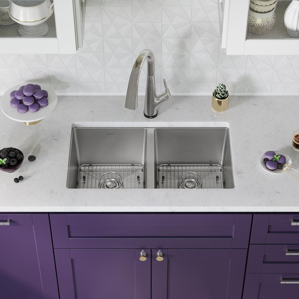 Elkay Tarja Crosstown® Calibre 16 Acero Inoxidable 30-3/4" x 18-1/2" x 10" de Dos Tazones Iguales Bajo Cubierta (Kit con Llave Filtrada) — ambiente de cocina