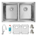 Elkay Tarja Crosstown® Calibre 16 Acero Inoxidable 30-3/4" x 18-1/2" x 10" de Dos Tazones Iguales Bajo Cubierta (Kit con Llave Filtrada) — ambiente de cocina