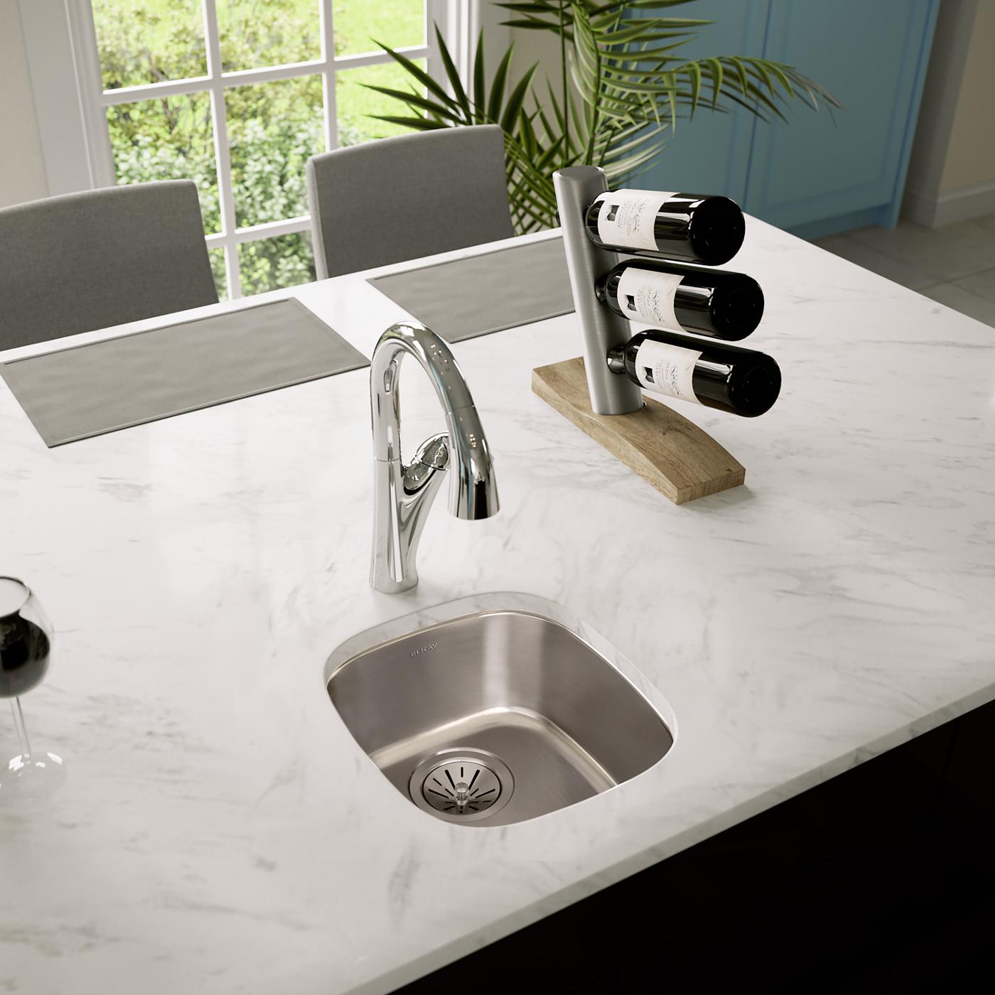 Elkay Tarja Lustertone® Classic Acero Inoxidable 14-1/4" x 15-3/4" x 5-15/16" de Un Tazón Bajo Cubierta — ambiente de cocina