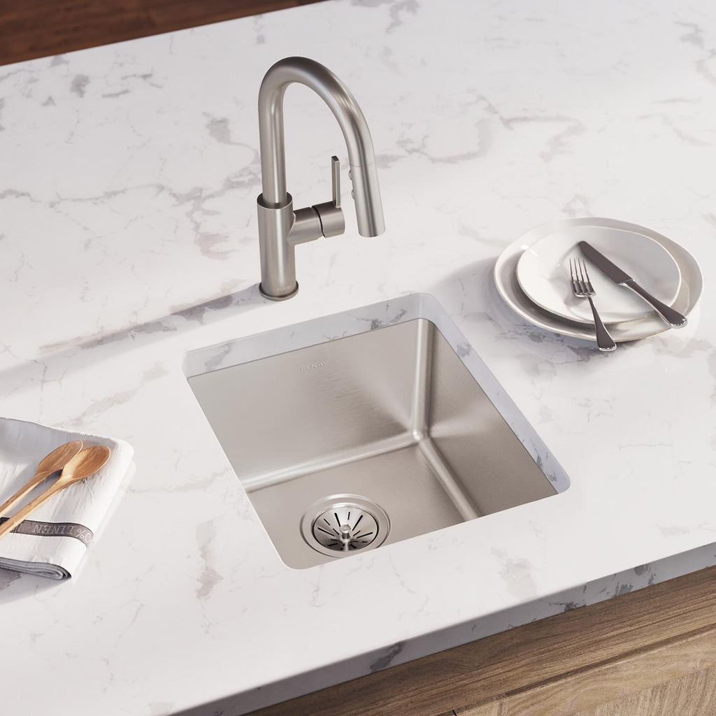Elkay Tarja Lustertone Iconix® Calibre 18 Acero Inoxidable 16" x 18-1/2" x 8" de Un Tazón Bajo Cubierta — ambiente de cocina