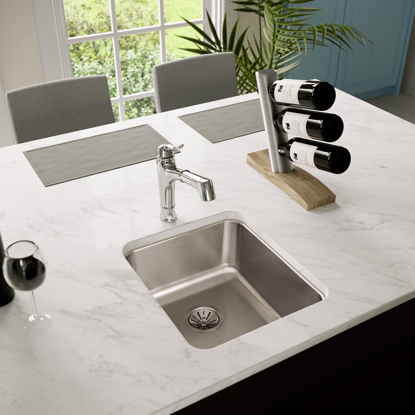 Elkay Tarja Lustertone® Classic Acero Inoxidable 16" x 18-1/2" x 7-7/8" de Un Tazón Bajo Cubierta — ambiente de cocina