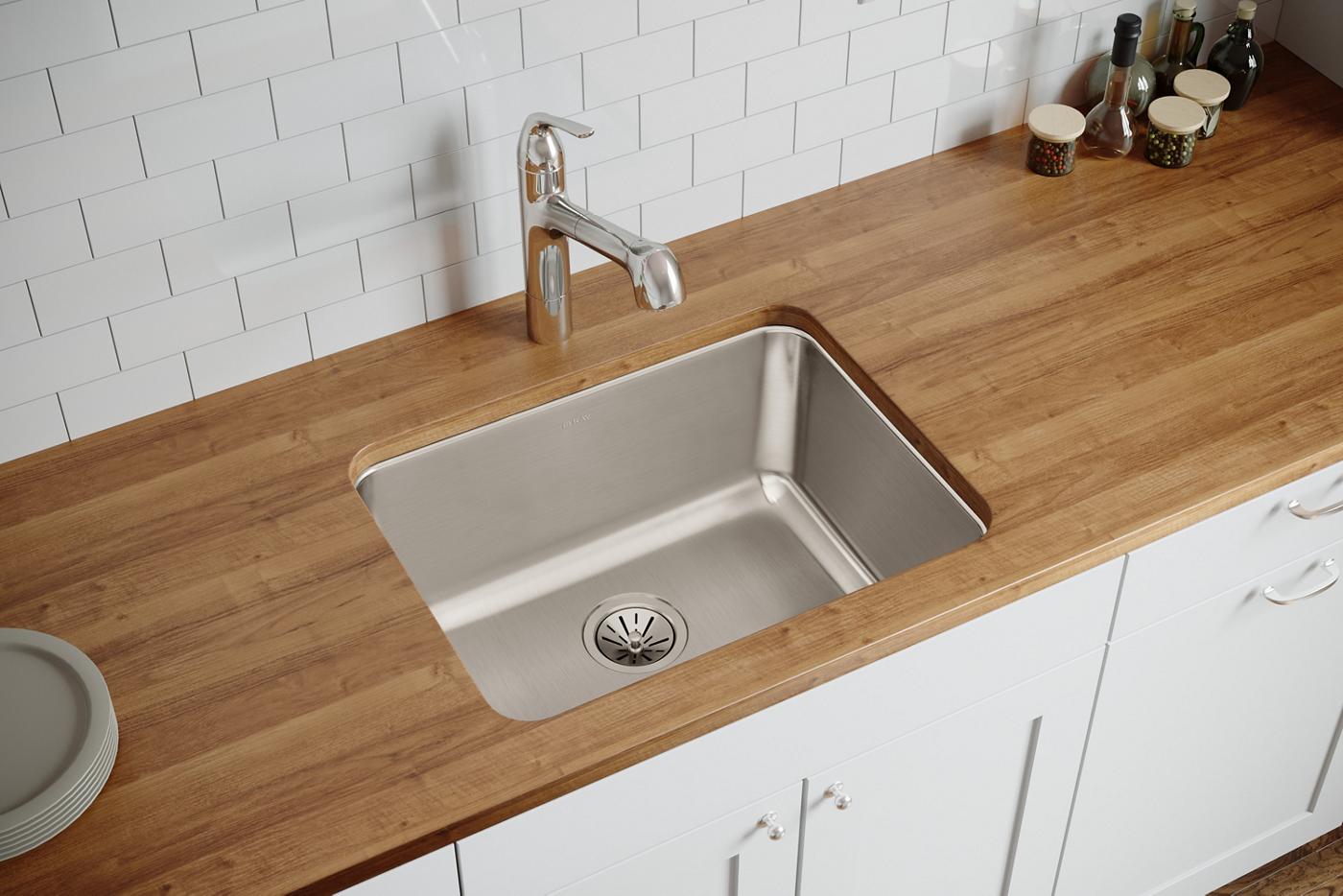 Elkay Tarja Lustertone® Classic Acero Inoxidable 23-1/2" x 18-1/4" x 10" de Un Tazón Bajo Cubierta — ambiente de cocina